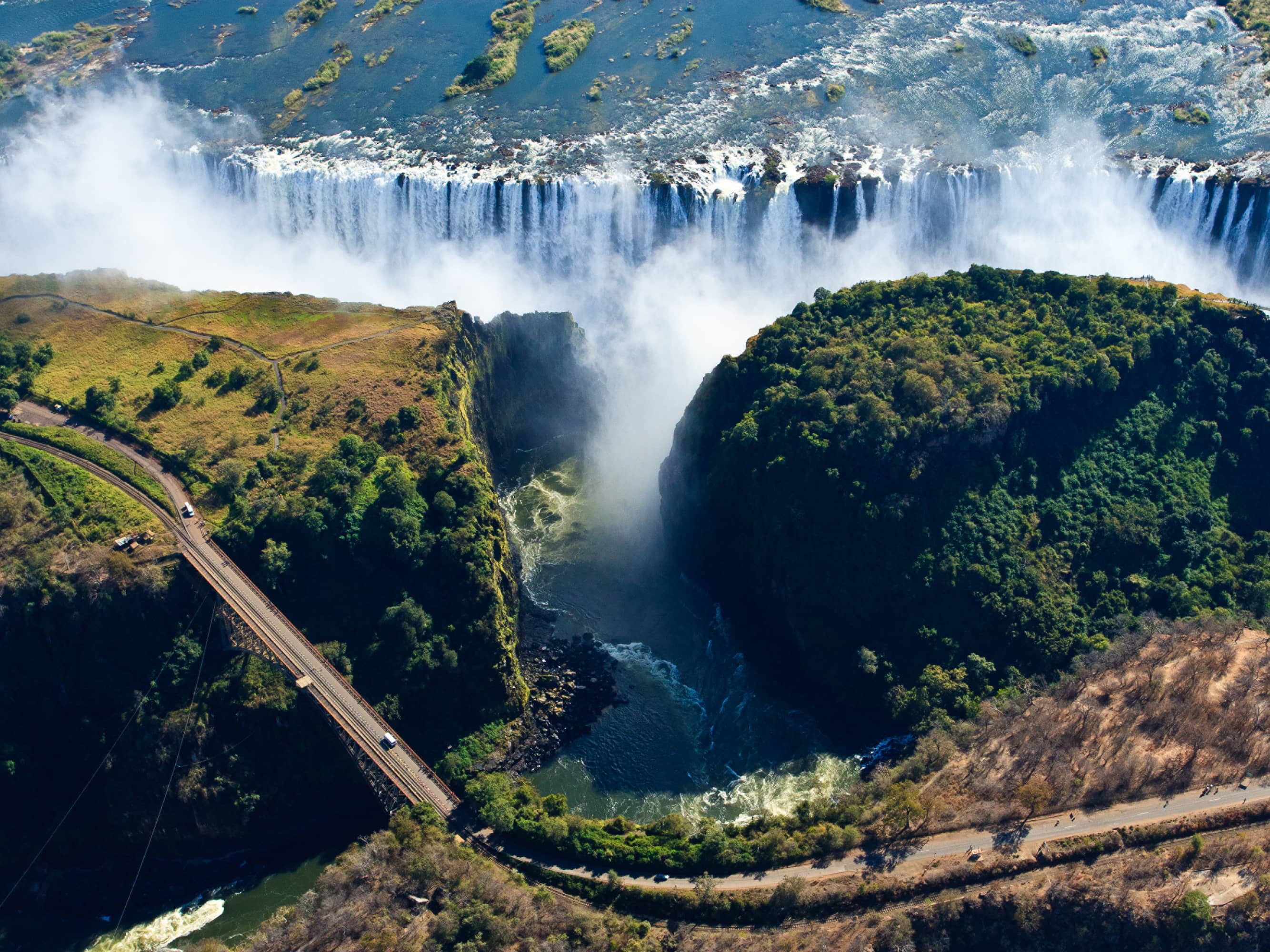 Marvel at Victoria Falls, a natural wonder of the world  