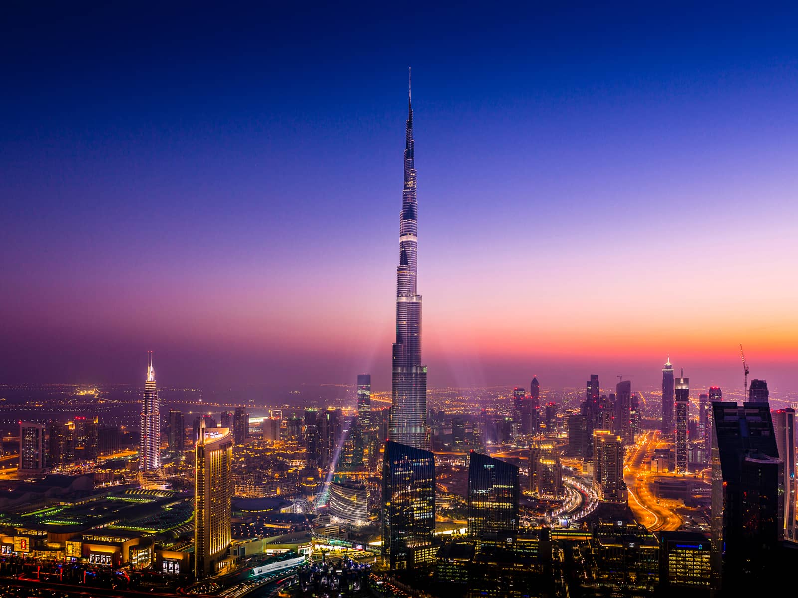  Watch the sun set from Dubai’s iconic skyscraper  