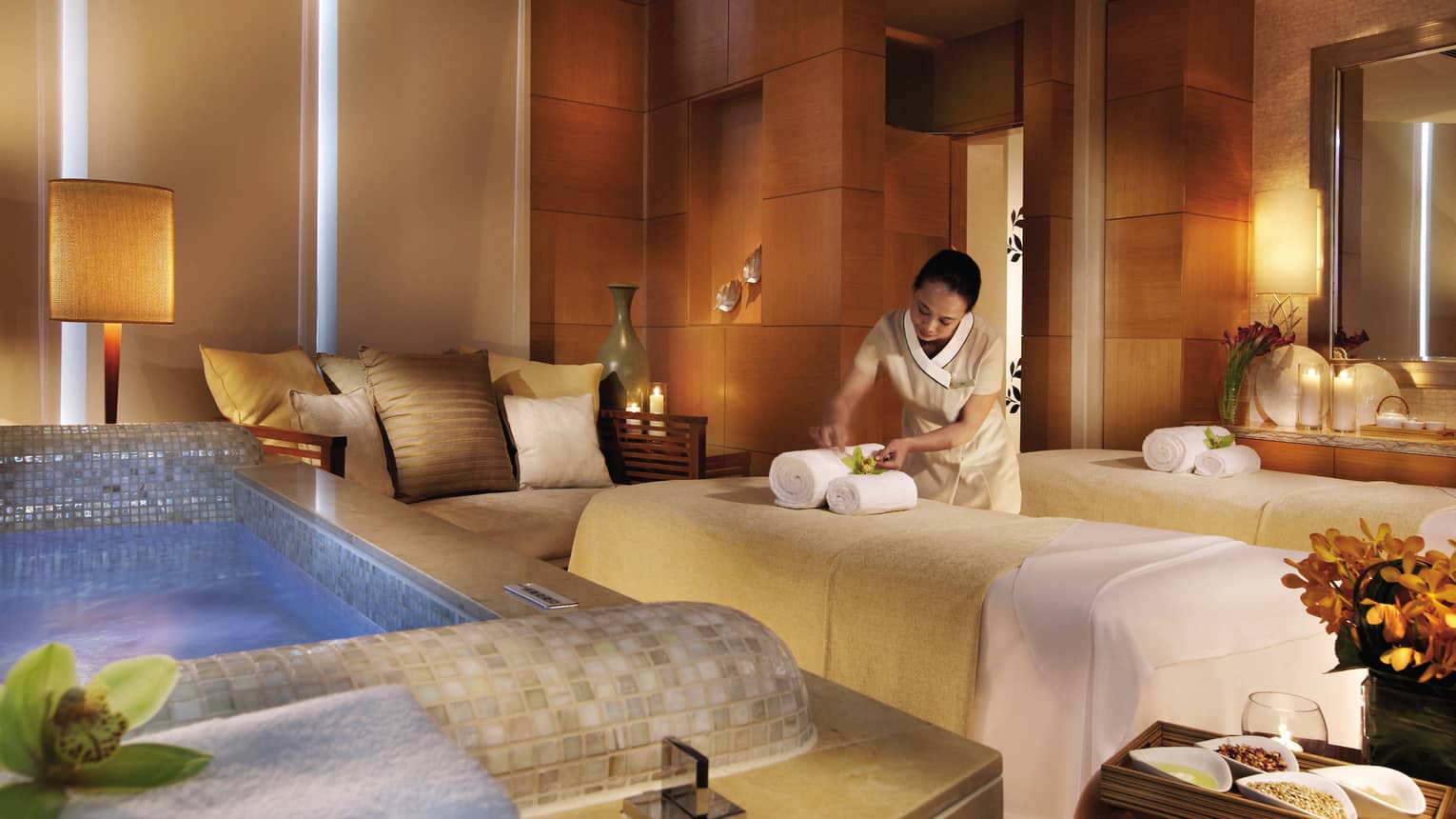 Hotel massage. Отель «four Seasons Hotel Macao, Cotai strip» в Макао. Спа Сизонс. Спа four Seasons. Спа салон Макао.