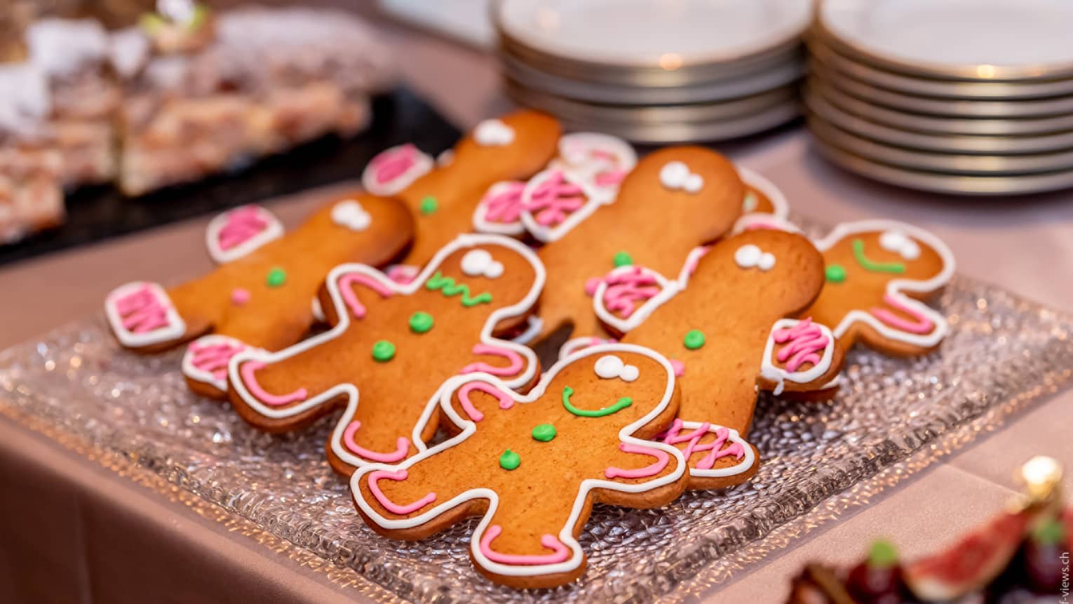 Rows of fresh-baked gingerbread men on display