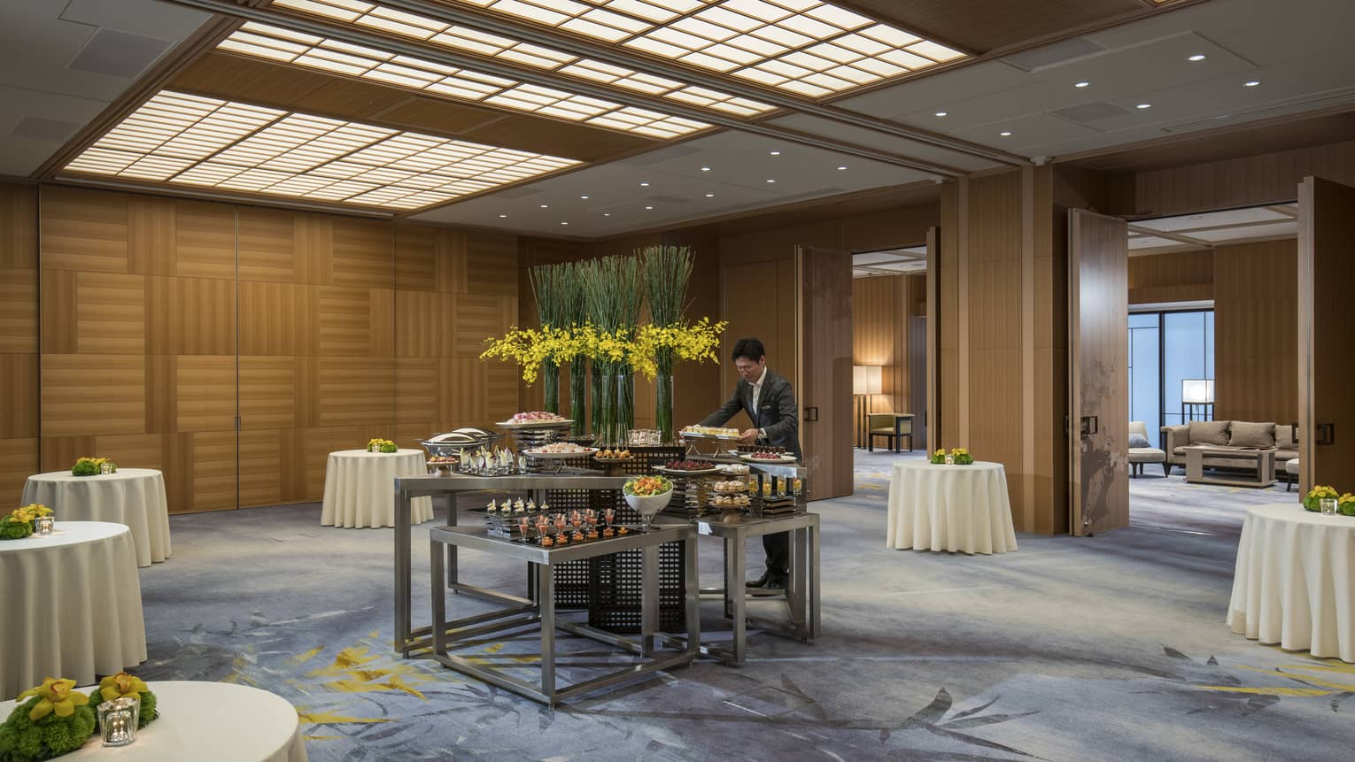 Cocktail tables in Yamazakura and Komatsu meeting room foyer