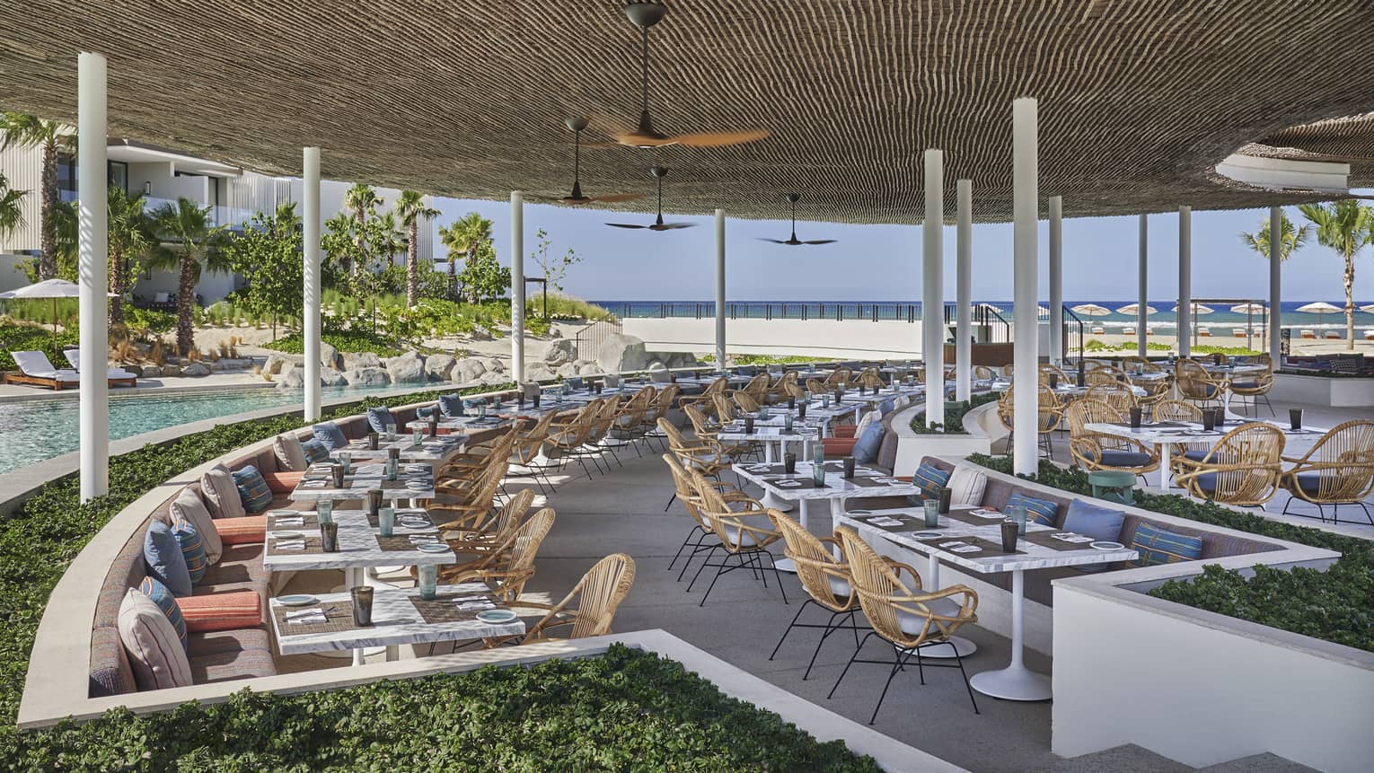 Casa de Brasa outdoor dining room beside swimming pool