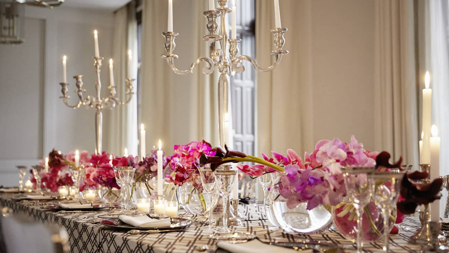 Sal�n Alcal� meeting room with elegantly set formal dining table, including candelabras and pink flower arrangements