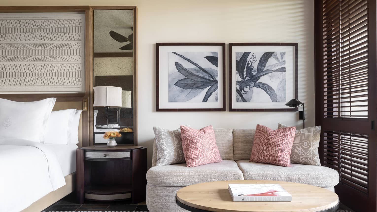 Poolside guestroom sitting area