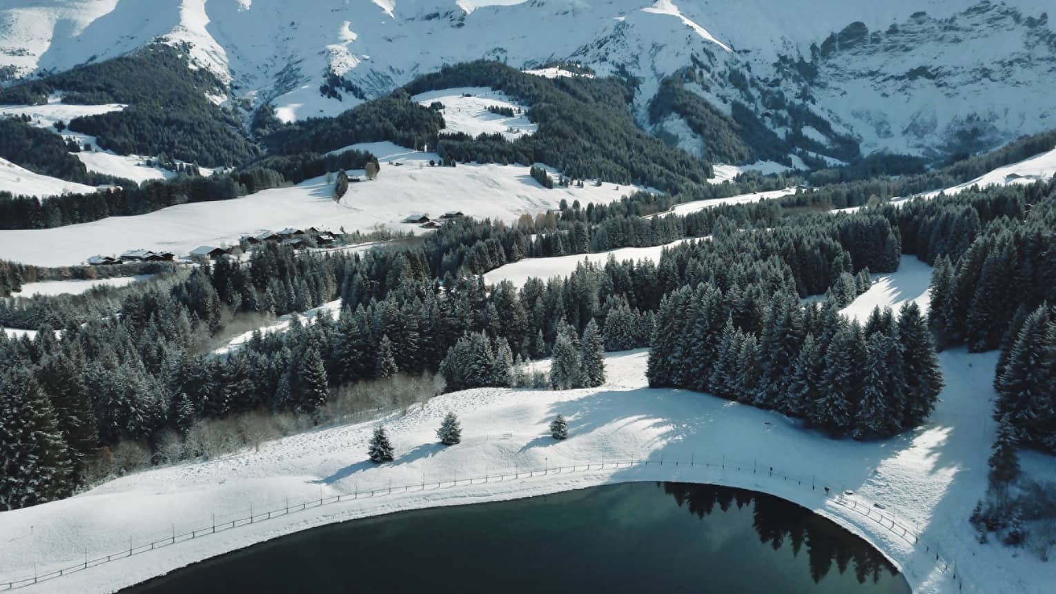 Snowy landscape and mountains surrounding the Lac de Javen