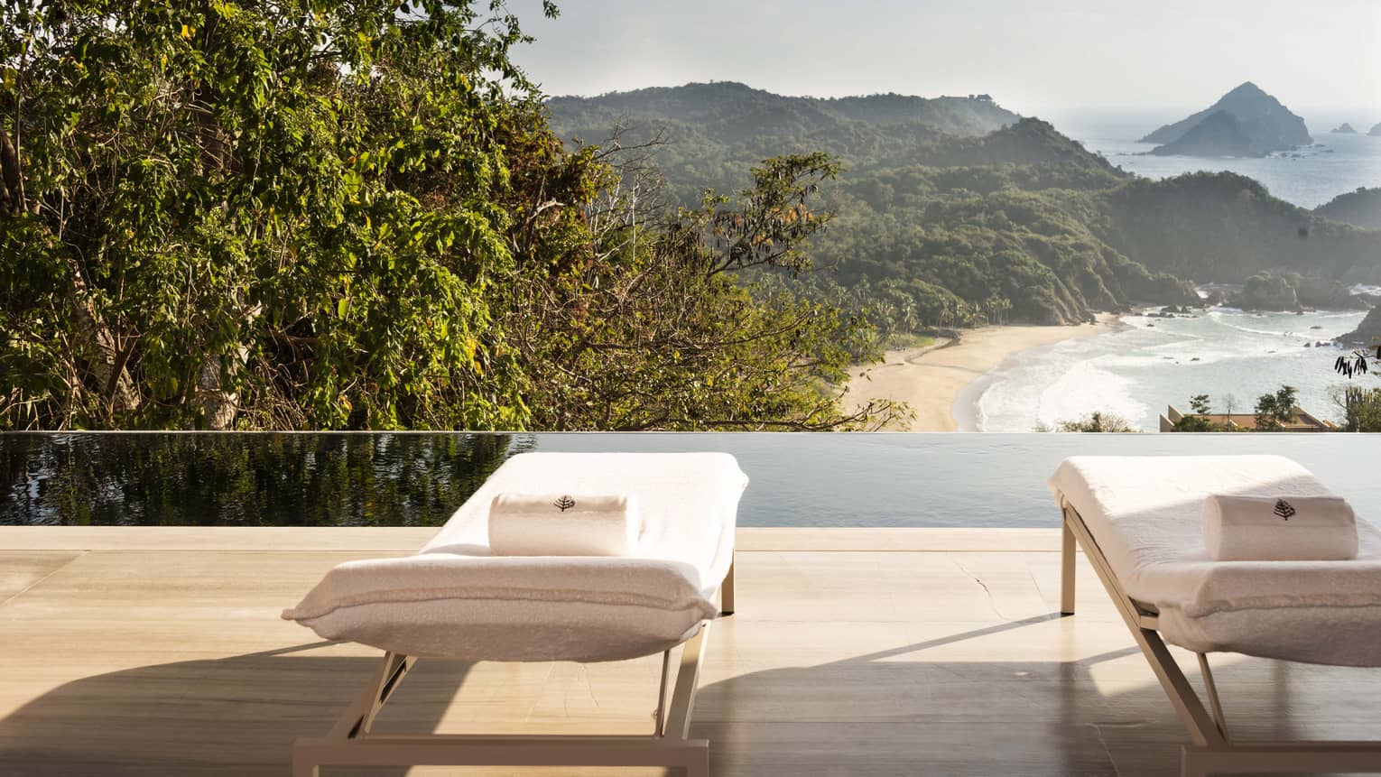 Private pool terrace of Tamarindo resort suite