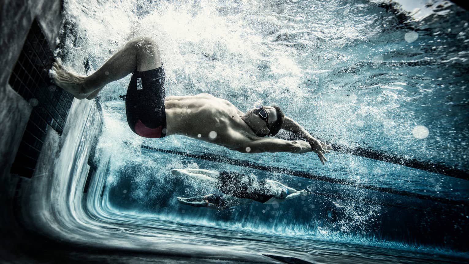 Dave Scott Triathlon camp swimmer practicing underwater in the lap pool