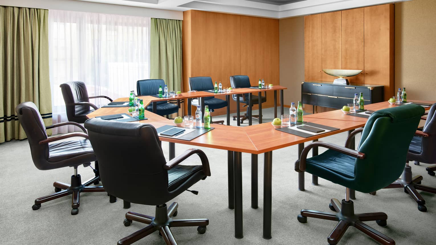 Pedro Alvares Cabral Meeting Room with classroom-style seating and black desk chairs