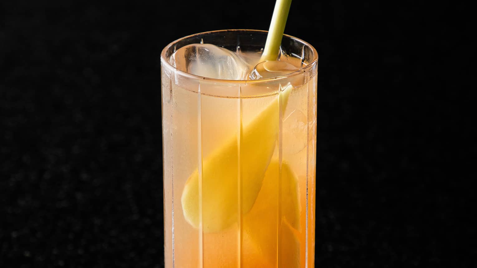 Wild Kitchen cocktail ? Lemongrass- and Ginger-infused Gin, Berry Liqueur, Honey, Lemon, Apple