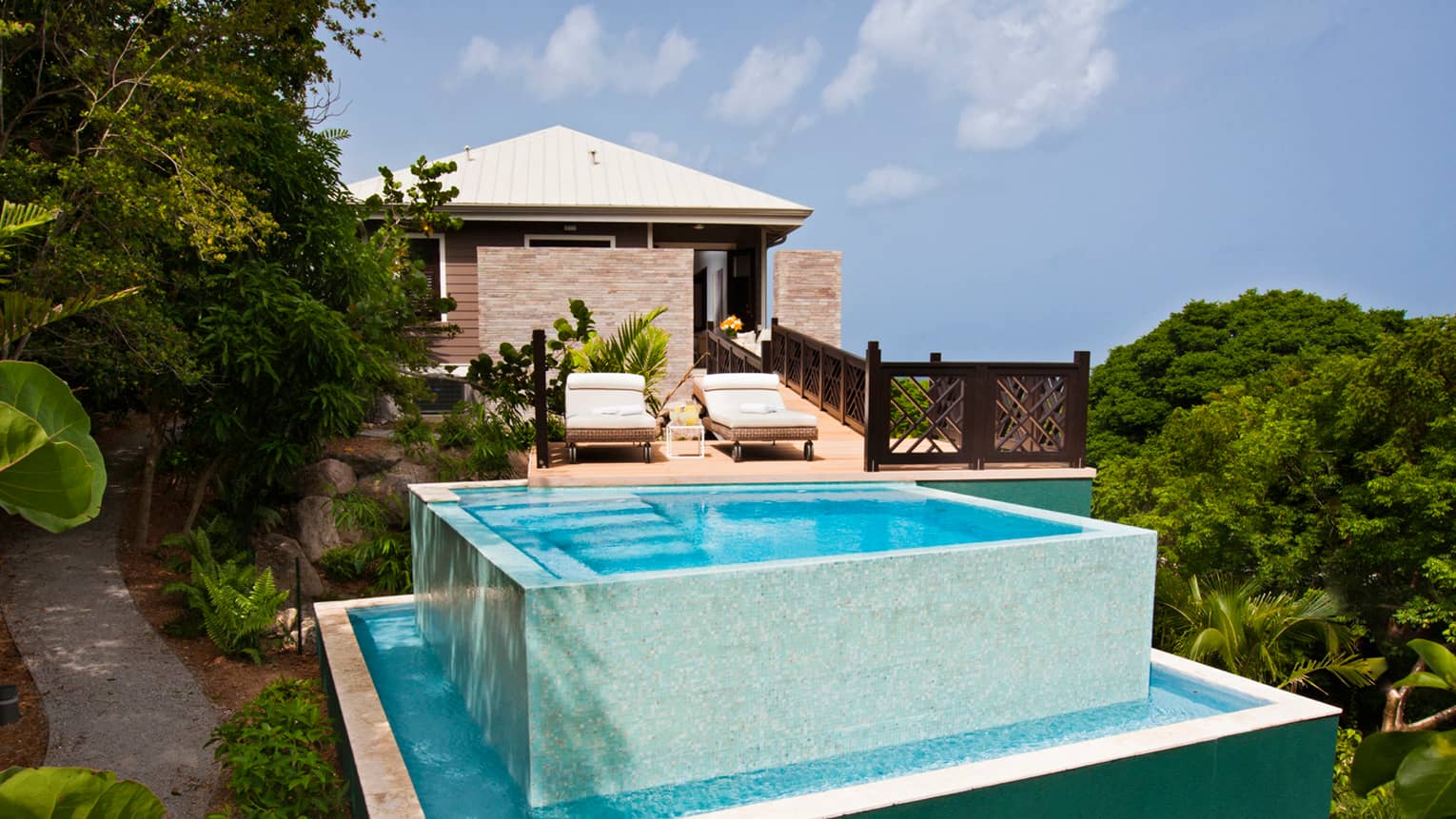 Stewarts Hill Residence Villa patio, two-level swimming pool