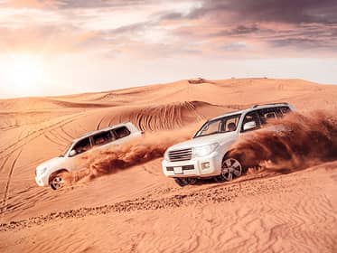  Race through the dunes in a 4x4  