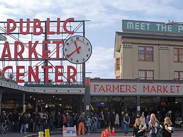  EXPLORE THE ICONIC PIKE PLACE MARKET  